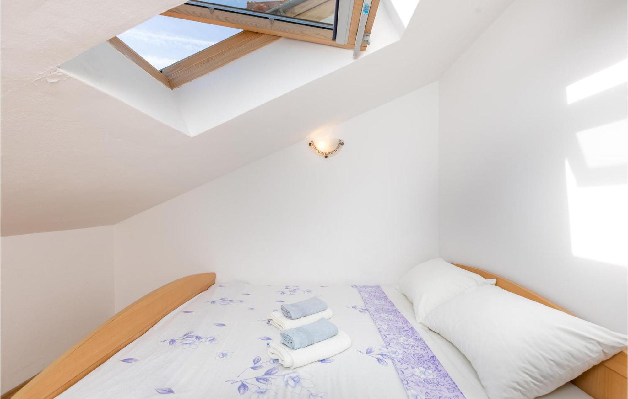 2 Bedroom Beautiful Apartment In Rasopasno Exteriér fotografie